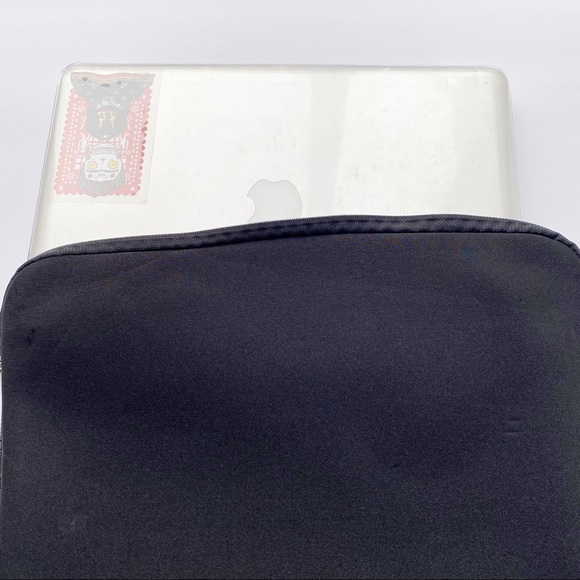 Black Targus Neoprene Laptop Case - Picture 3 of 8